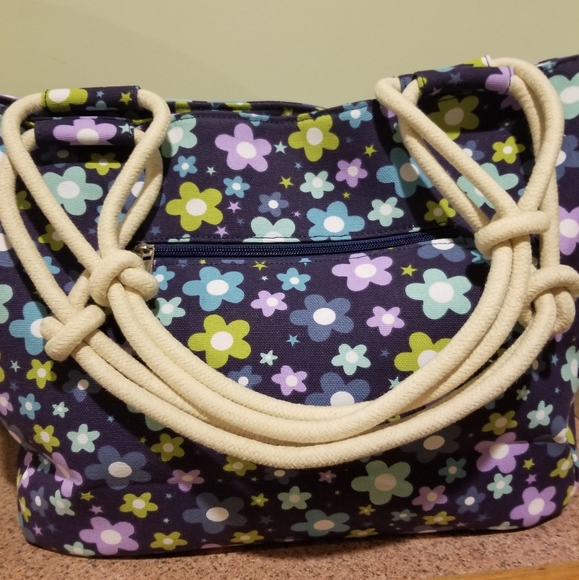 A great, fun, groovy flower bag - Picture 2 of 16